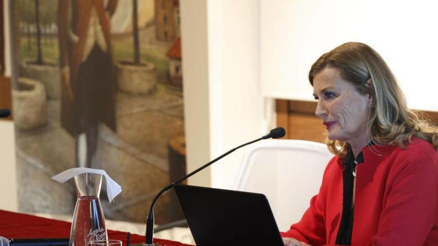 Isabel Menéndez Benavente, en la Escuela de Comercio, durante la charla.