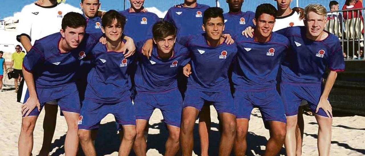 Formación de Balears sub-16 de fútbol playa masculina que disputa el Nacional.