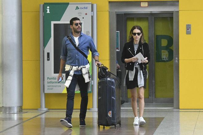 Miguel Torres y Paula Echevarría en la estación del ave