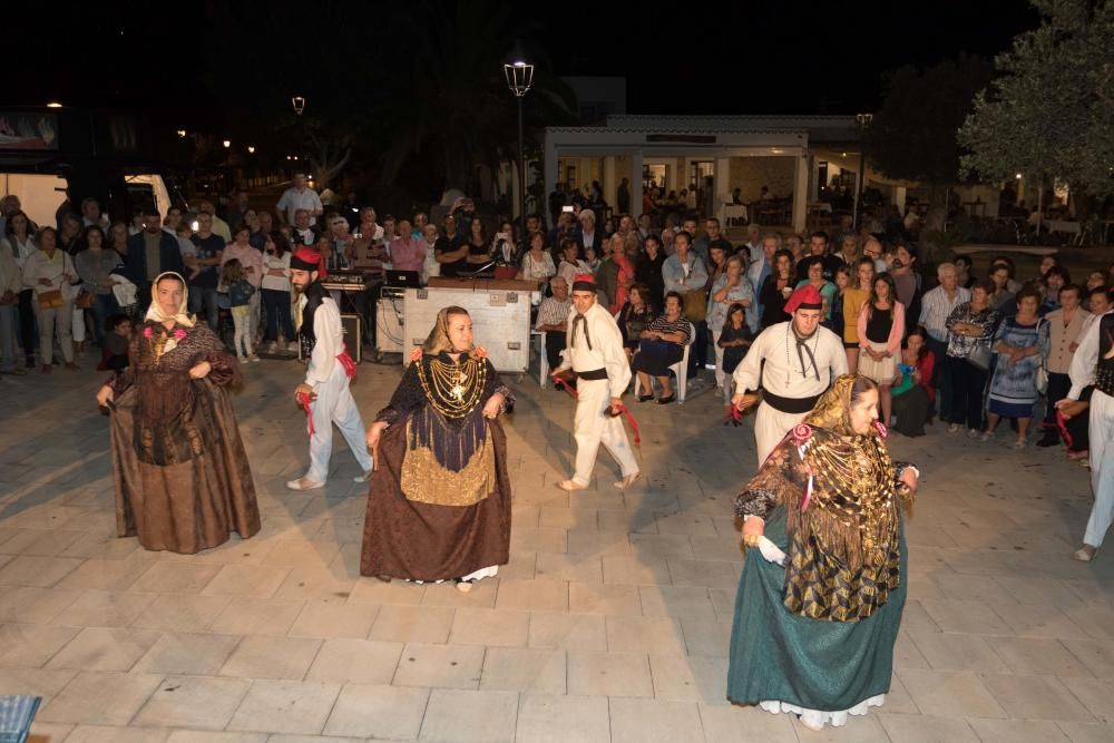 Es Cubells celebra el día de Santa Teresa de Jesús con actos religiosos, buñuelos, sangría, ''ball pagès'' y un concierto al aire libre