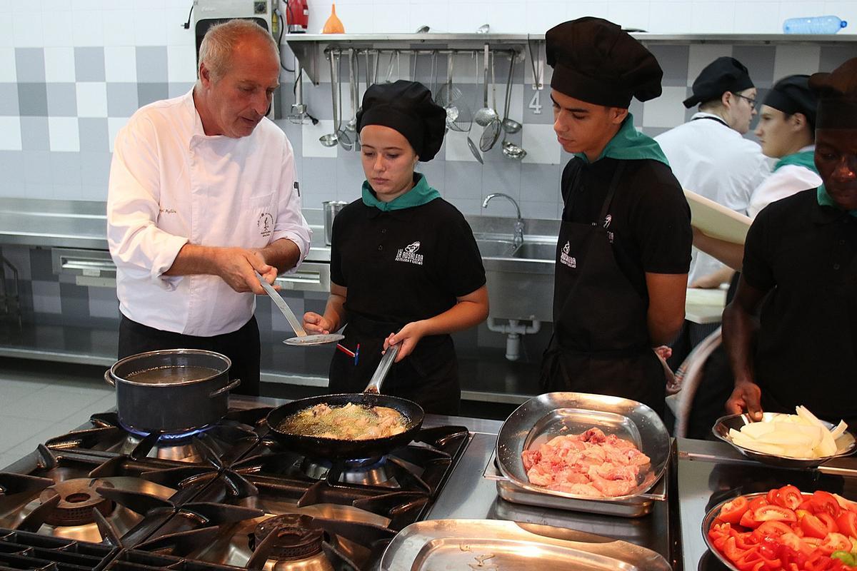 Clase de Cocina en el IES La Rosaleda, en 2018.