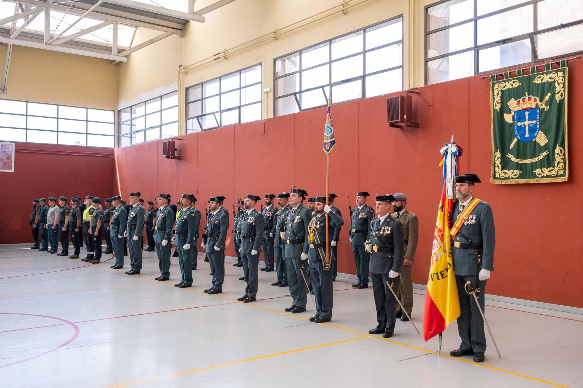 EN IMÁGENES: Así fueron los actos en Oviedo del 179 aniversario de la Guardia Civil