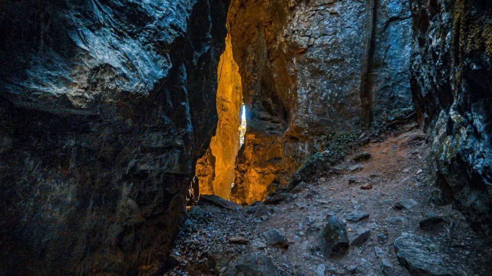 Cuevas de la ruta Avencs de la Febrò.