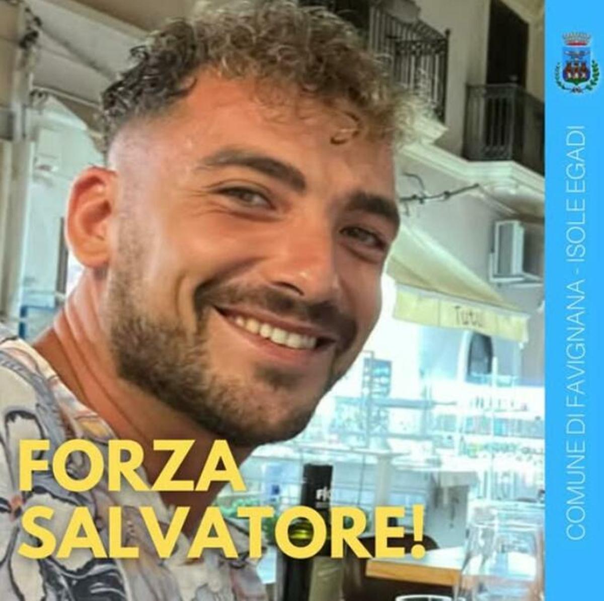 El cartel desplegado por el ayuntamiento italiano de Salvatore Sinagra dándoles ánimos.