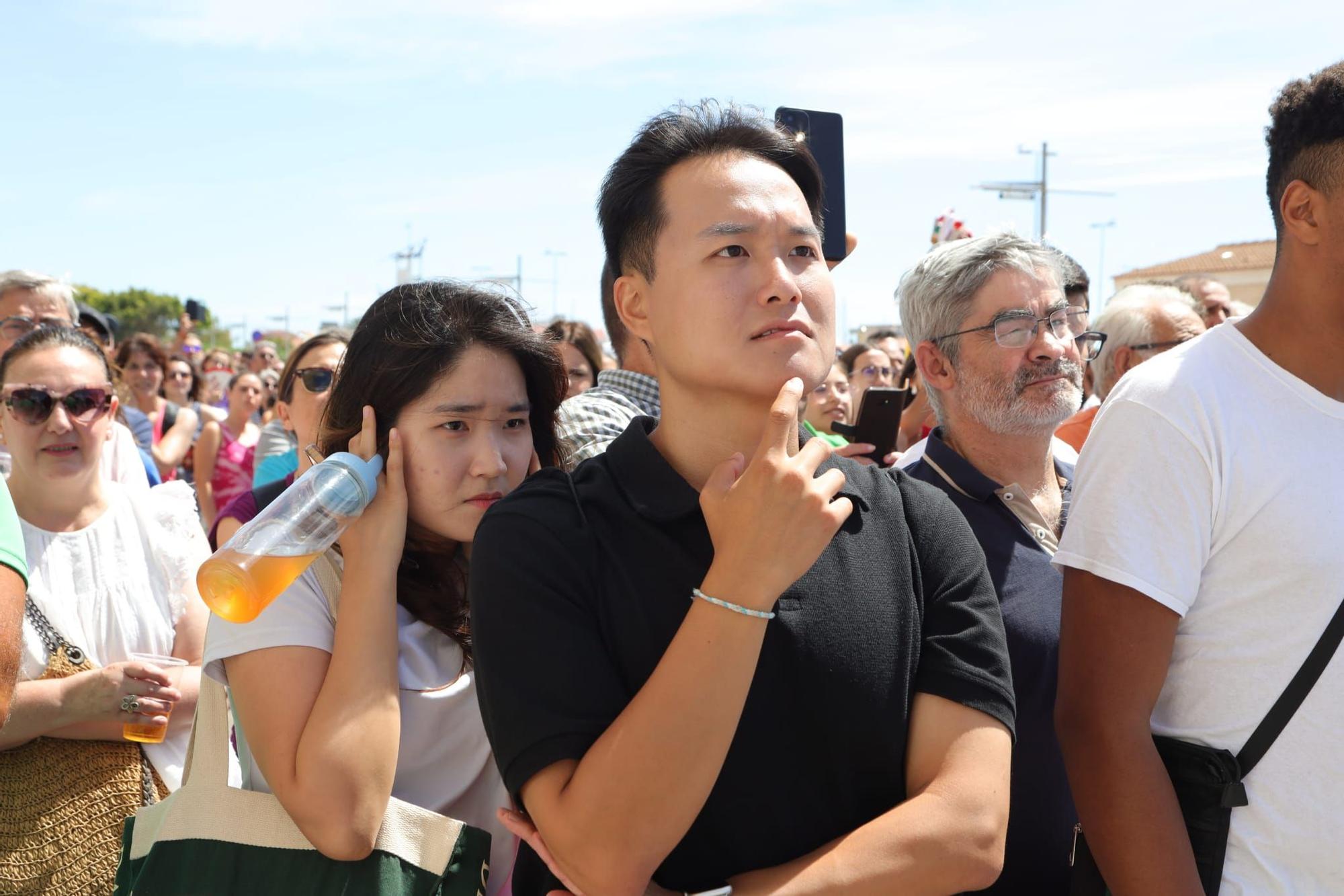 El Grau da inicio a las fiestas de Sant Pere con pólvora, bous y música