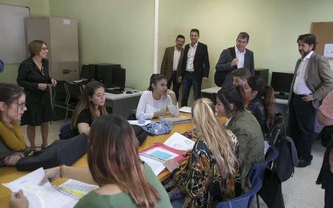 09/12/2016 EDUCACIÓN POLÍTICA  visita del presidente del gobierno Fernando Clavijo ey el presidente del cabildo de tenerife Carlos Alonso al Centro de Formación Profesional IES  Las Indias para explicar el proyectri Enlaza