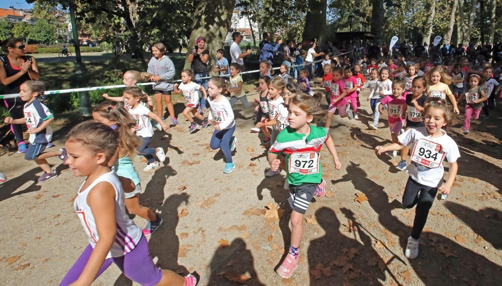 Más de mil niños -muchos acompañados por sus padres y sus madres- participaron en Castrelos en el XXI Cross Escolar-AD Castro San Miguel