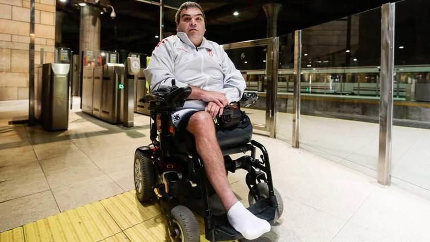 José Antonio Arbiza, ayer, en la estación de tren de Uría.