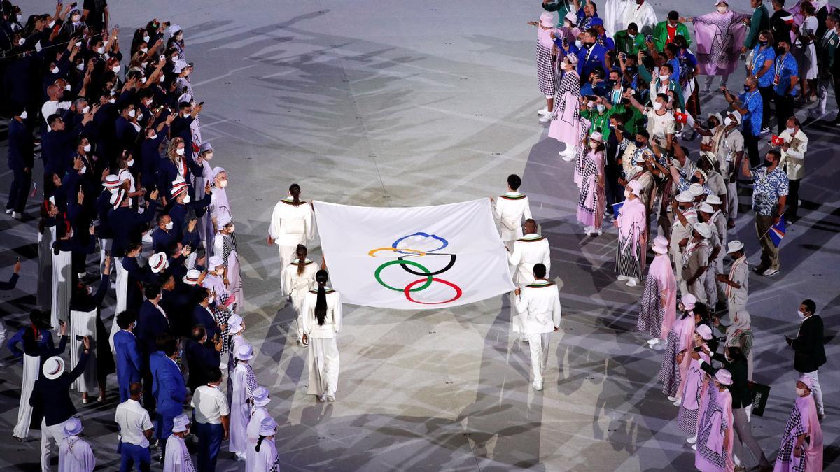 Llegada de la bandera olímpica al Stadium