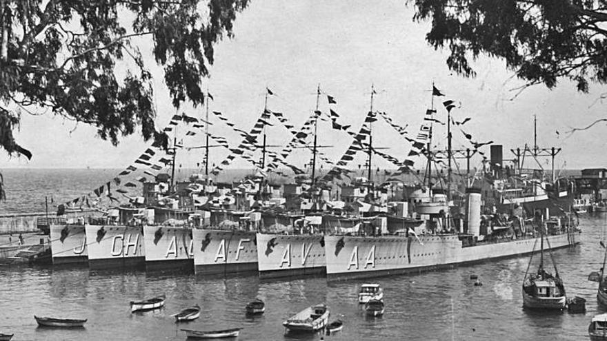 El 12 de mayo de 1936, el puerto de Santa Cruz de 
La Palma amaneció repleto de barcos de guerra.
