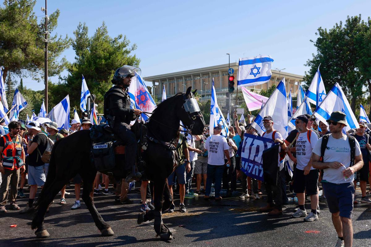 Las protestas masivas continúan en Israel por la reforma judicial