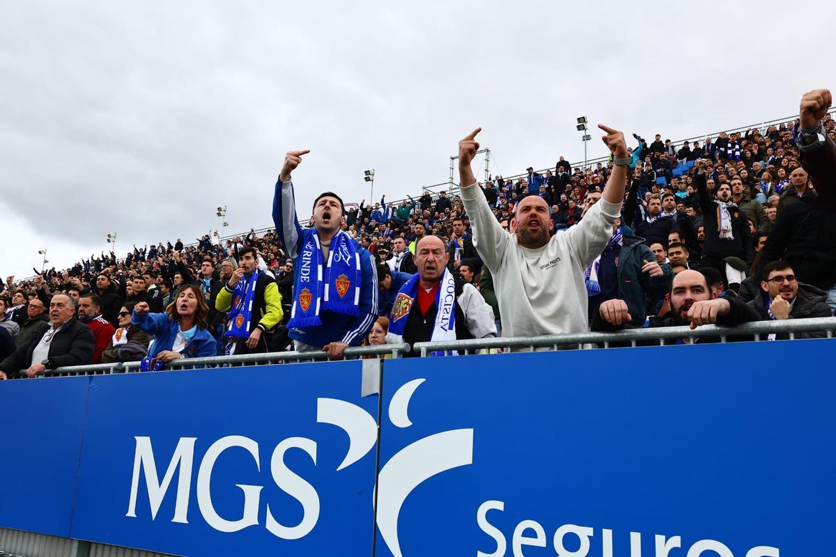 Protestas en el Ibercaja Estadio durante el partido de este sábado.