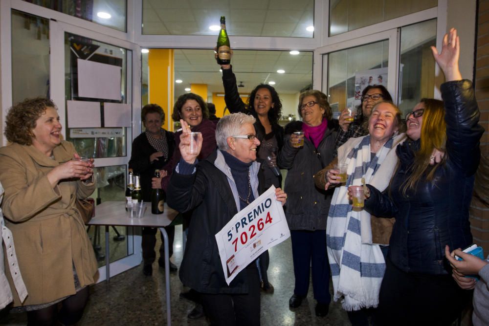 La falla Plaza V. Castell Maiques en la Fuensanta celebra un quinto premio de la Lotería Nacional