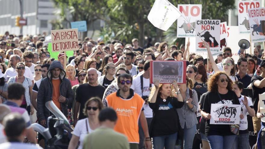 Una treintena de colectivos apoya la manifestación antitaurina de hoy en Gijón