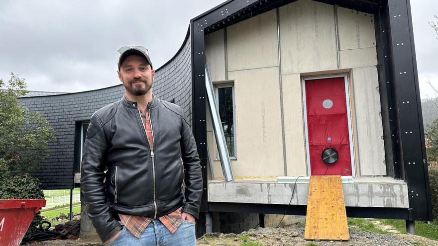 Así es la original casa &quot;en curva&quot; que el ovetense Arturo Fernández construye en Cadavedo: &quot;Este entorno es único&quot;