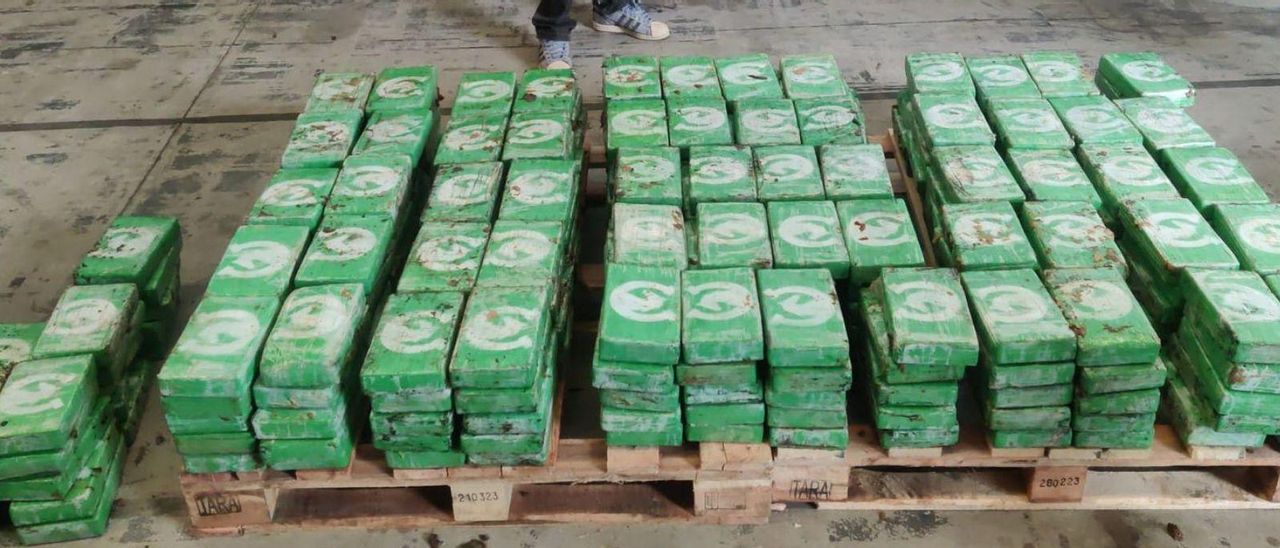 Los 650 kilos de cocaína intervenidos en Vigo antes de su traslado a Málaga.