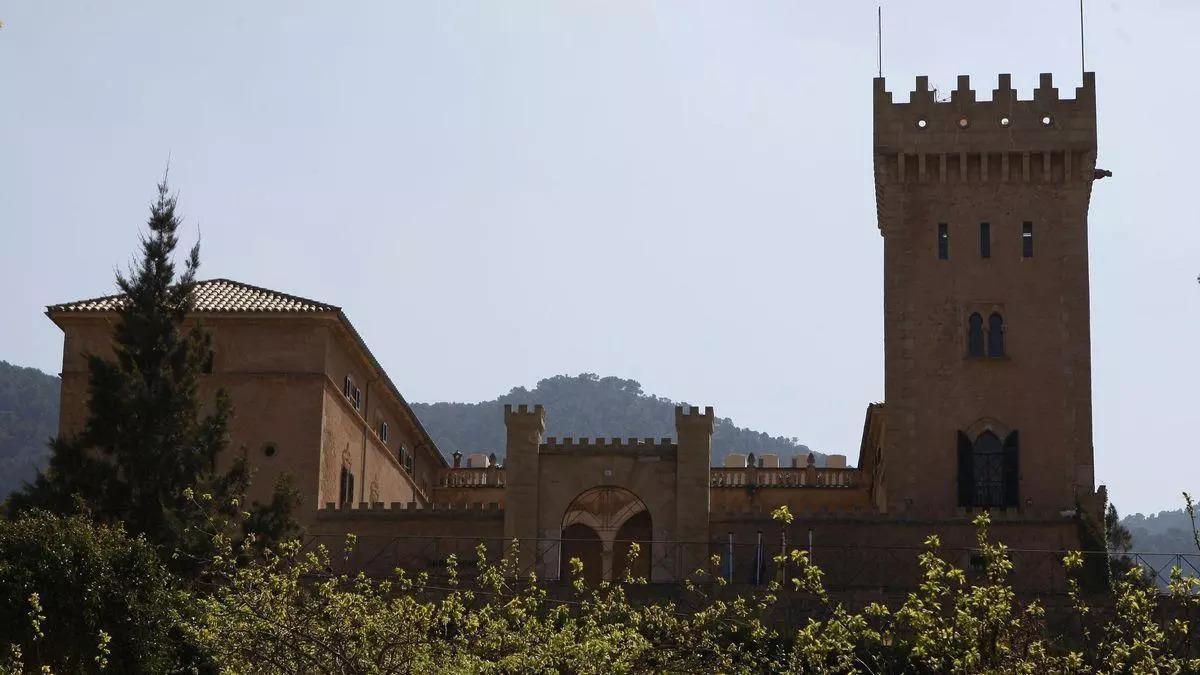 Ajuntament d'Andratx y Conselleria de Educación y Universidades firman un convenio para la mejora de las infraestructuras educativas del municipio.