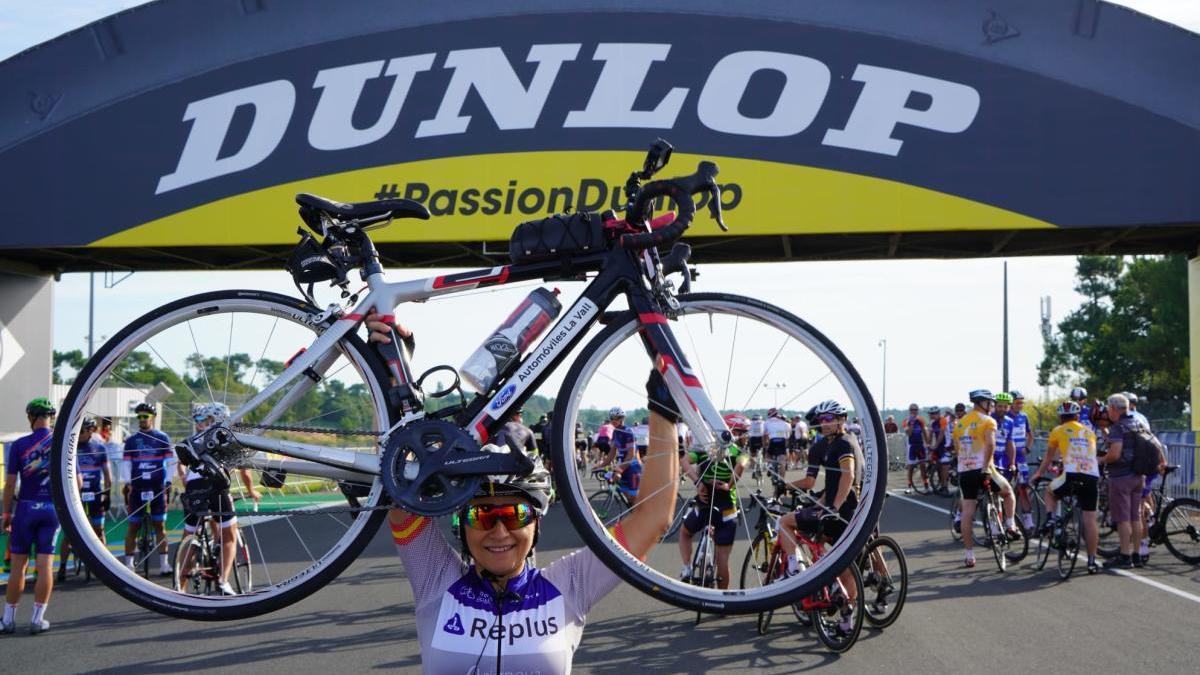 Maria José Silvestre tras ganar las 24 horas de Le Mans en bicicleta, hace un año.