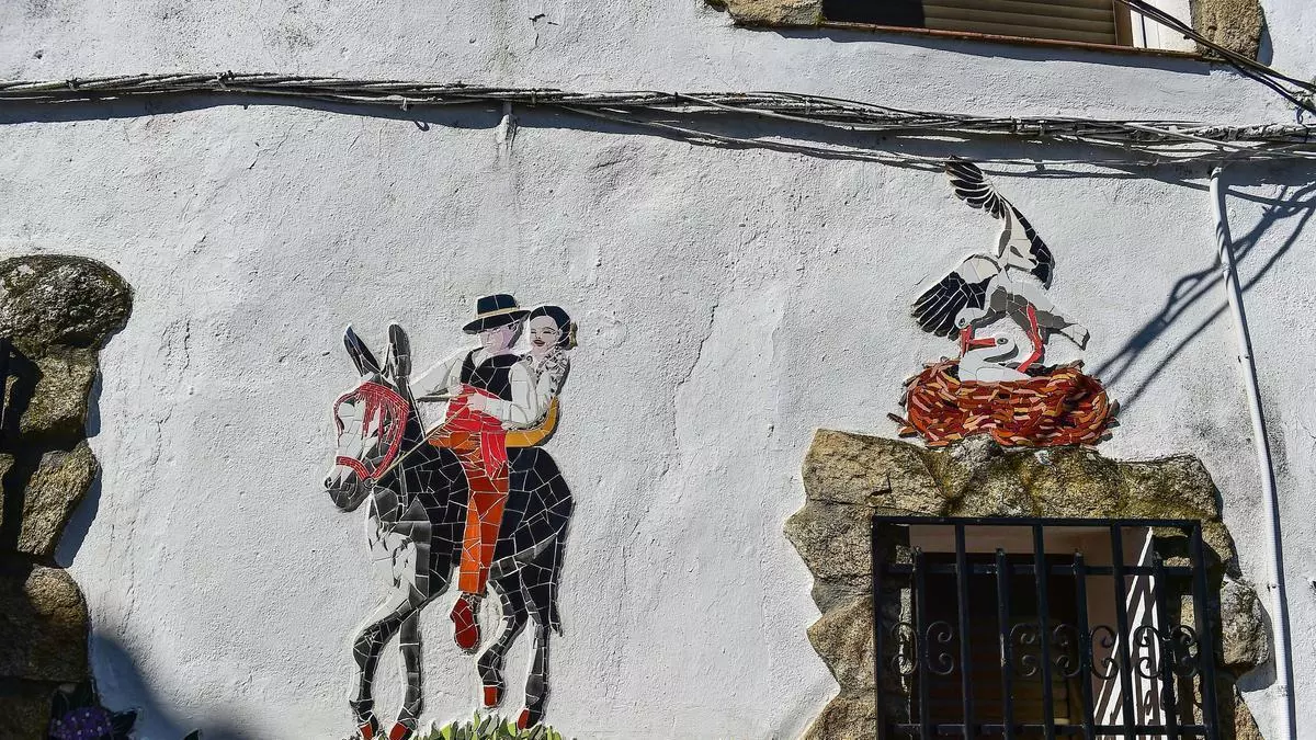 De Valencia a Villar de Plasencia: la herencia de azulejos que Mario dejó en el pueblo de su mujer
