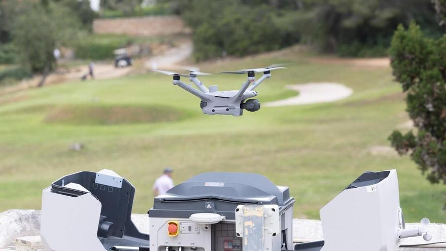 Ibiza estrena el primer dron autónomo con IA de Europa para proteger una urbanización