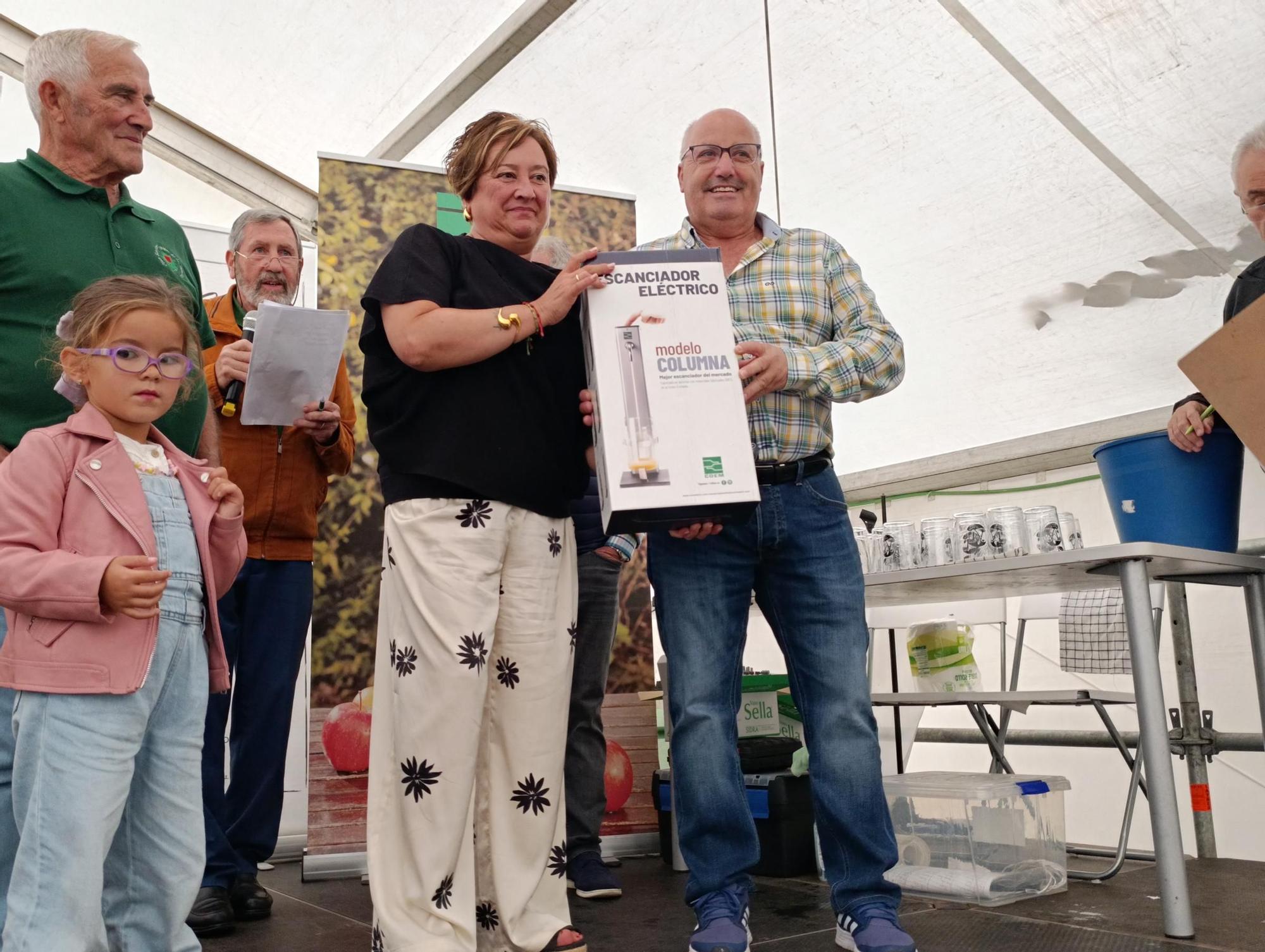 Miguel Ángel Pereda y José Manuel Sánchez, ganadores de los concursos de sidra de Agrosiero