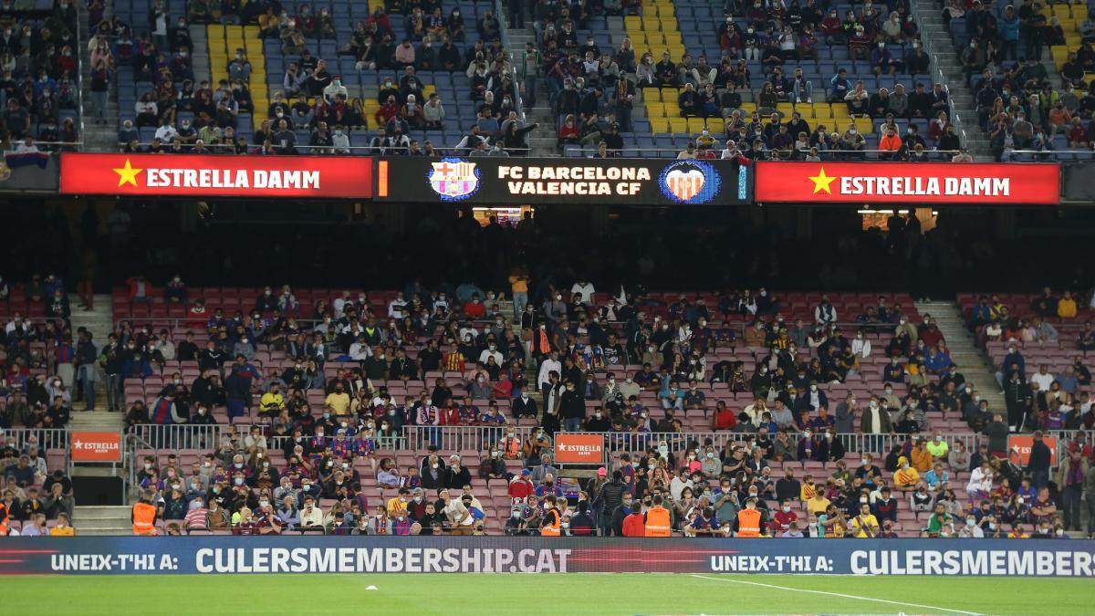 El Camp Nou no se llenó en el partido ante el Valencia