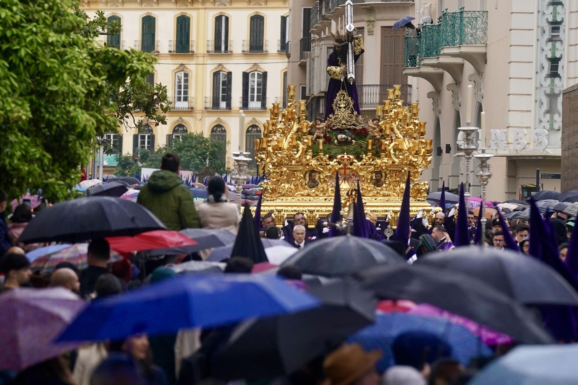 Liberación del preso por la cofradía de Nuestro Padre Jesús El Rico, la única que salió a la calle el Miércoles Santo.
