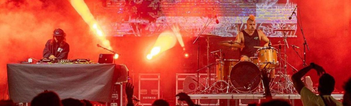Serial Killerz acturan a la festa de Navata. | EMPORDÀ