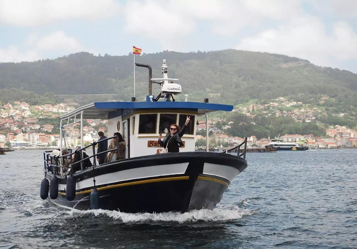 Imagen de archivo del «Santa Cruz» navegando por la ría de Vigo.