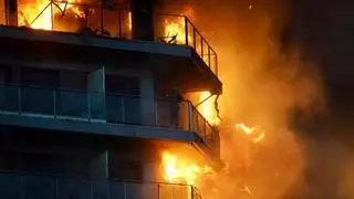 Las dudas del fuego de Valencia: ¿Qué es el 'efecto chimenea'? ¿Cómo puedo saber si mi edificio no tiene riesgos?