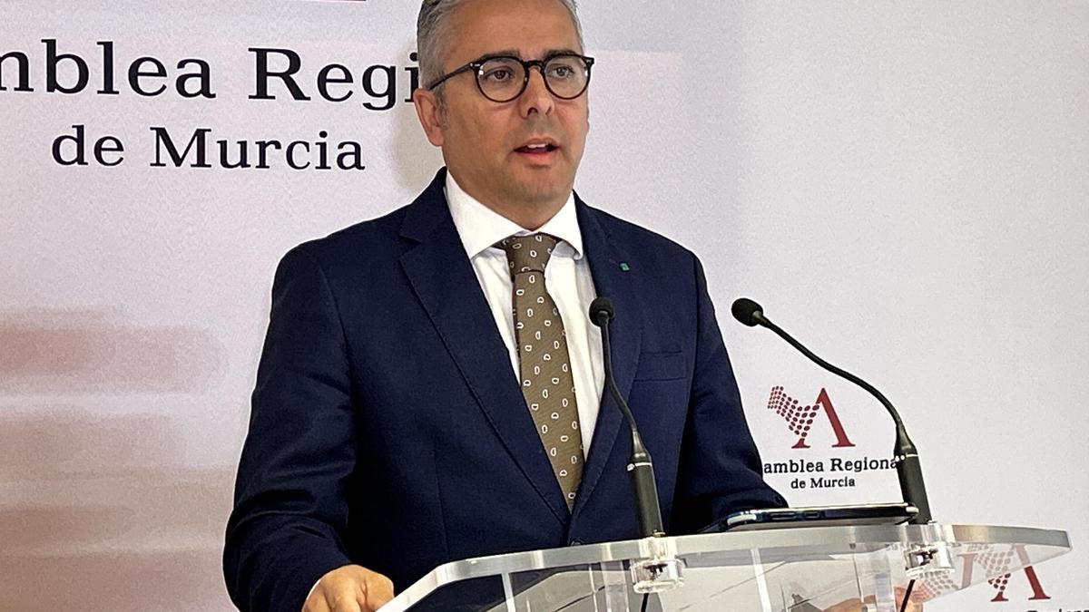 Diputado del PP en la Asamblea Regional, Jesus Cano, en rueda de prensa tras la reunión este lunes de la Comisión del Trasvase.