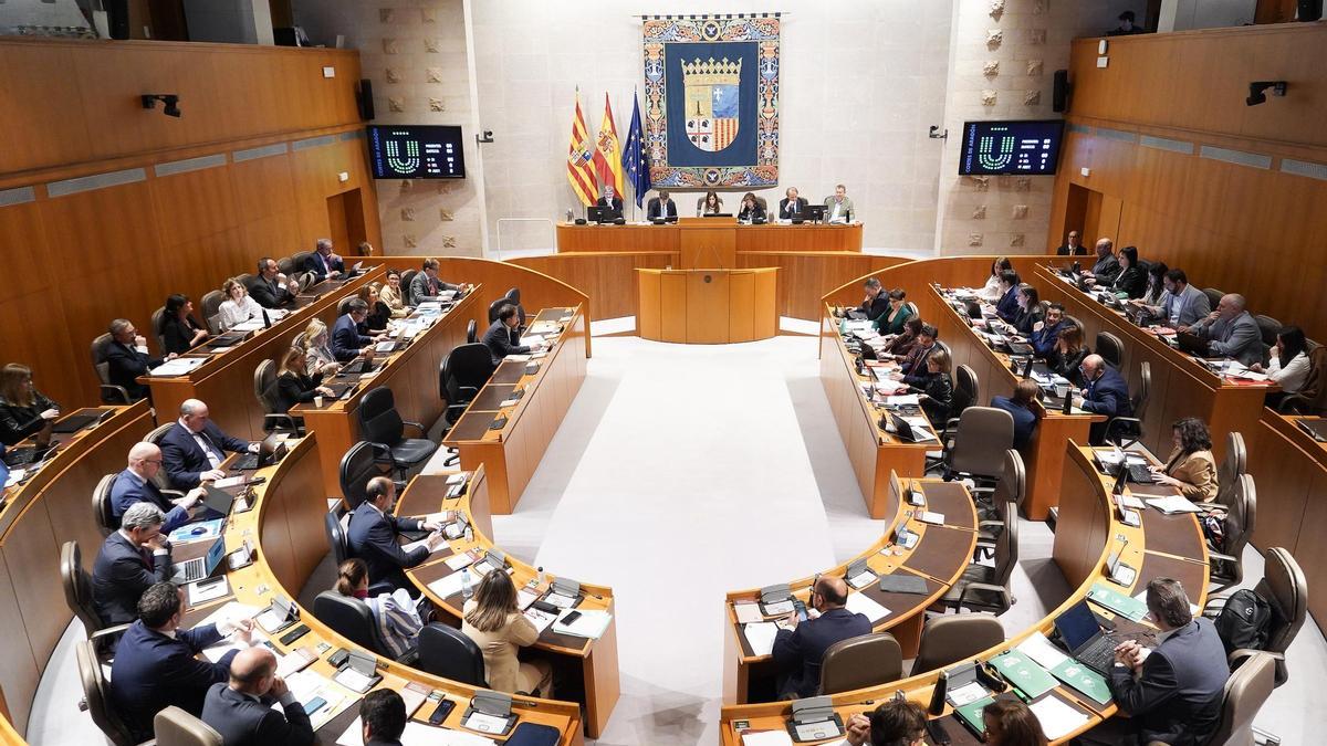 Un instante del pleno celebrado este jueves en las Cortes de Aragón.