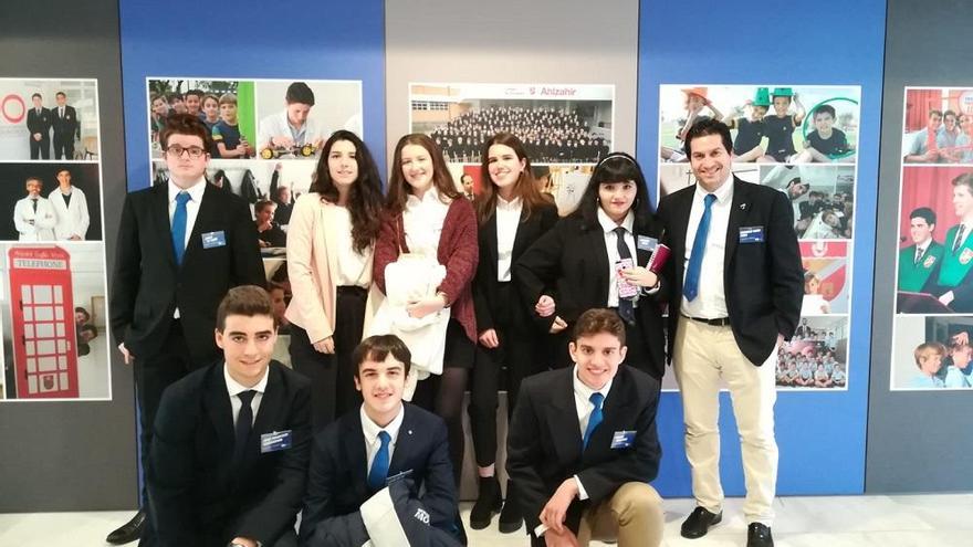 Los alumnos de Maristas que participaron en los debates.