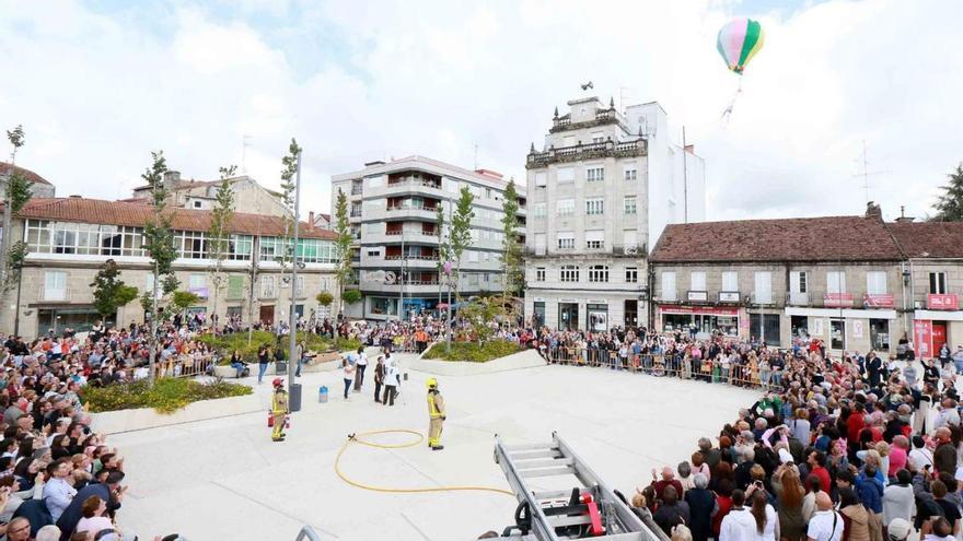 Uno de los tres globos que en Ponteareas consiguió echar el vuelo. // D.P