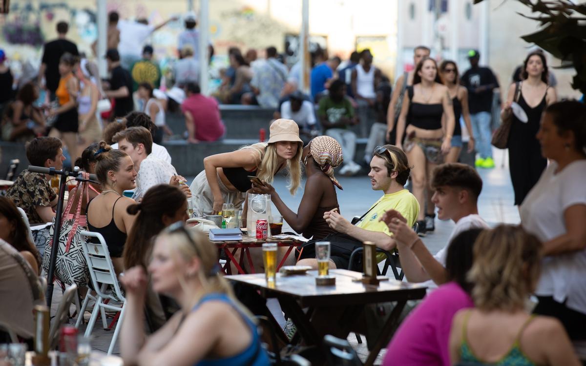 Una trentena de terrasses de Ciutat Vella hauran de tancar abans