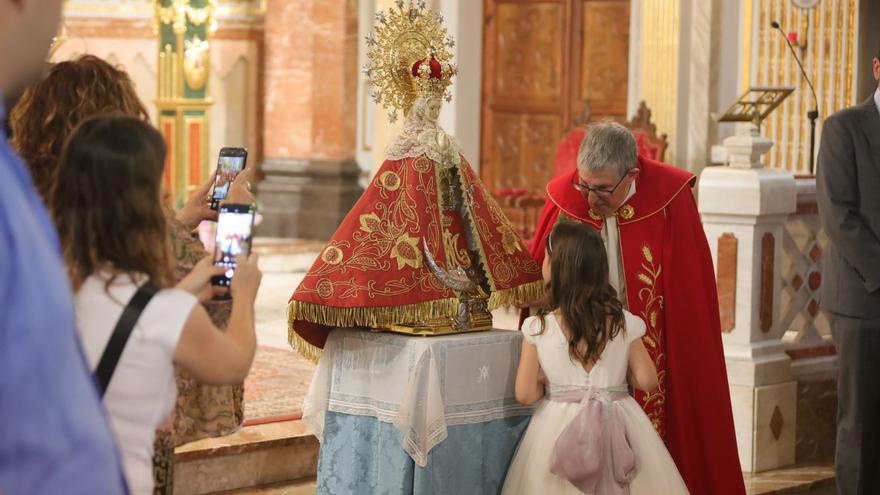 Las imágenes del paso por el manto de la Virgen del Lledó