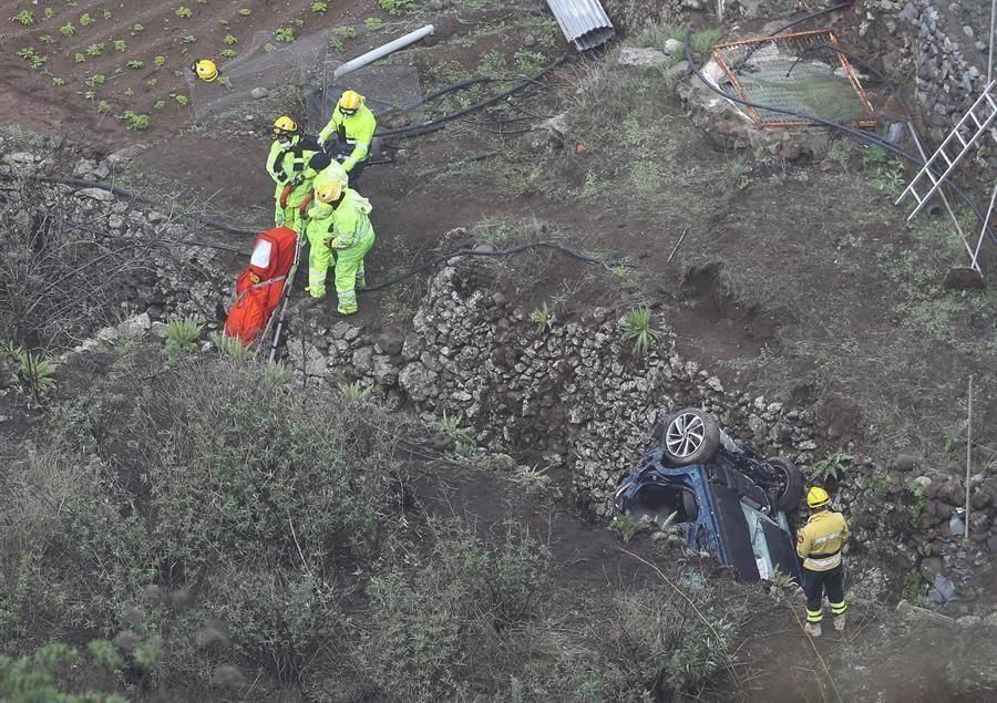 Rescate de los cuerpos de los fallecidos en el accidente de tráfico de Gran Canaria.