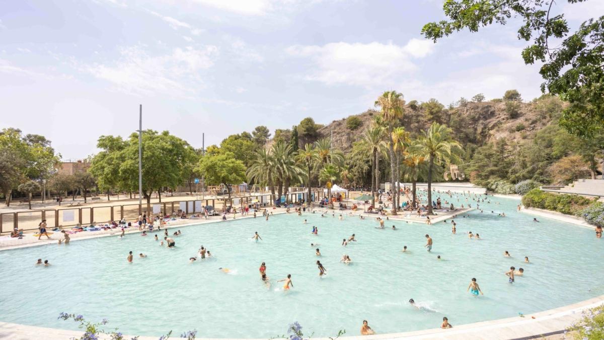 Refréscate en Barcelona sin ir a la playa gracias a un 'lago' urbano que cuesta tan solo 3 euros