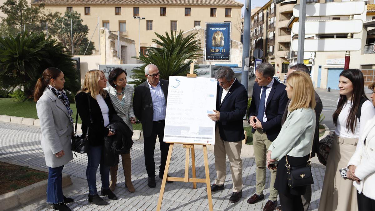 González explica el proyecto a los presentes.