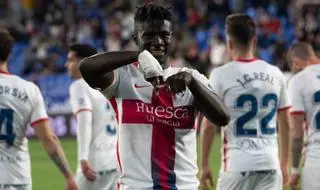 Obeng es la amenaza del Huesca: el ghanés no tiene "cláusula del miedo"