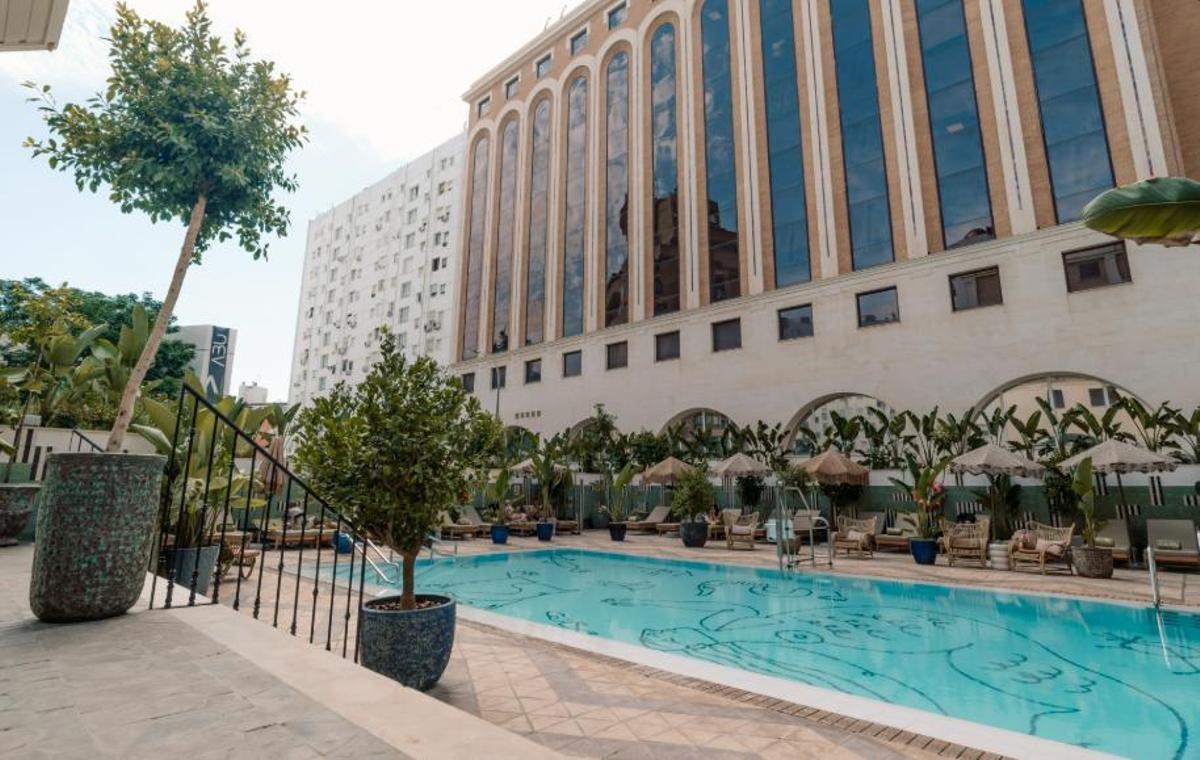 Piscina de 70 m2 ubicada en la terraza.