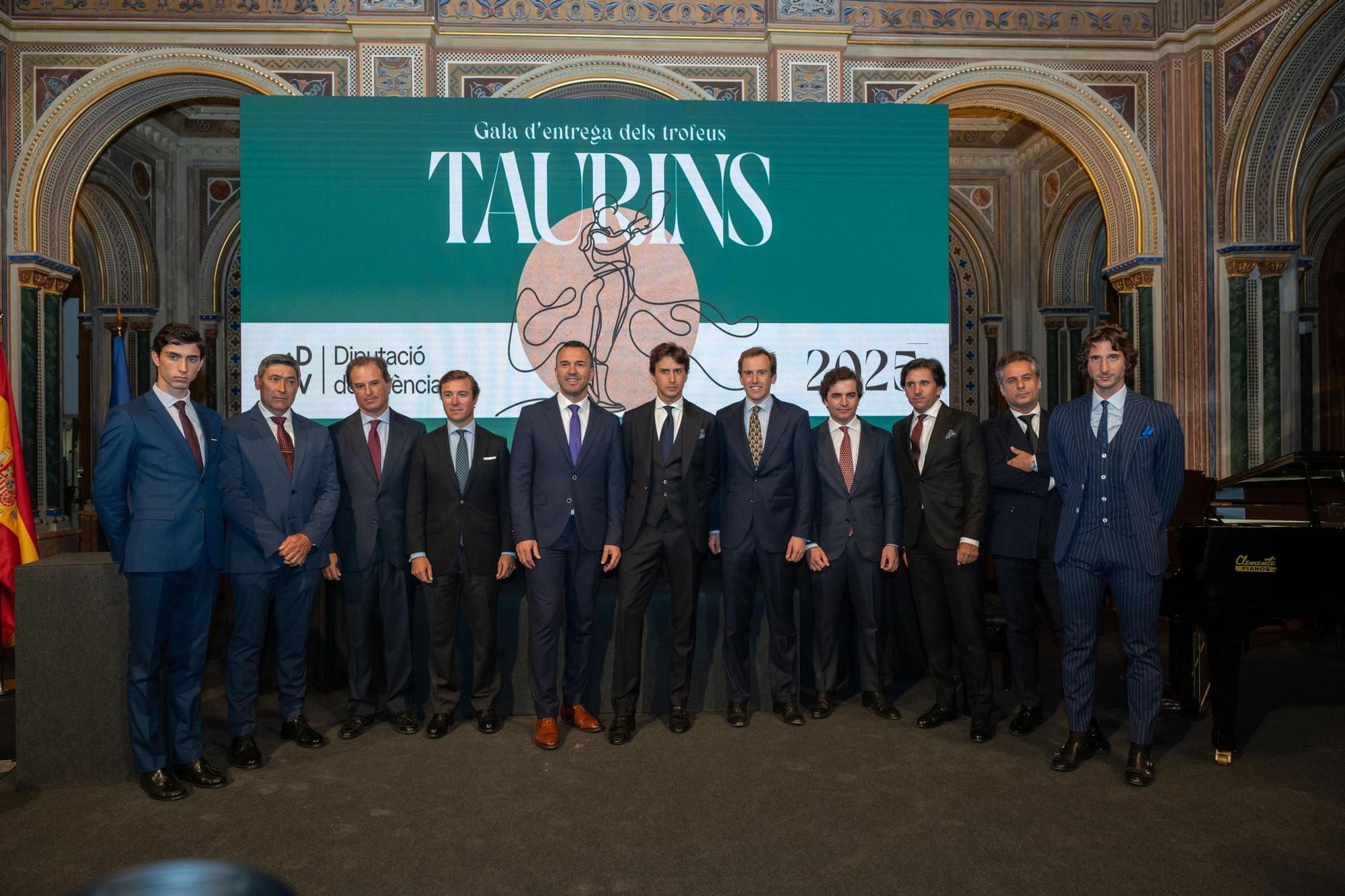 La gala de los premios taurinos de la Diputación de Valencia con Roca Rey, en imágenes