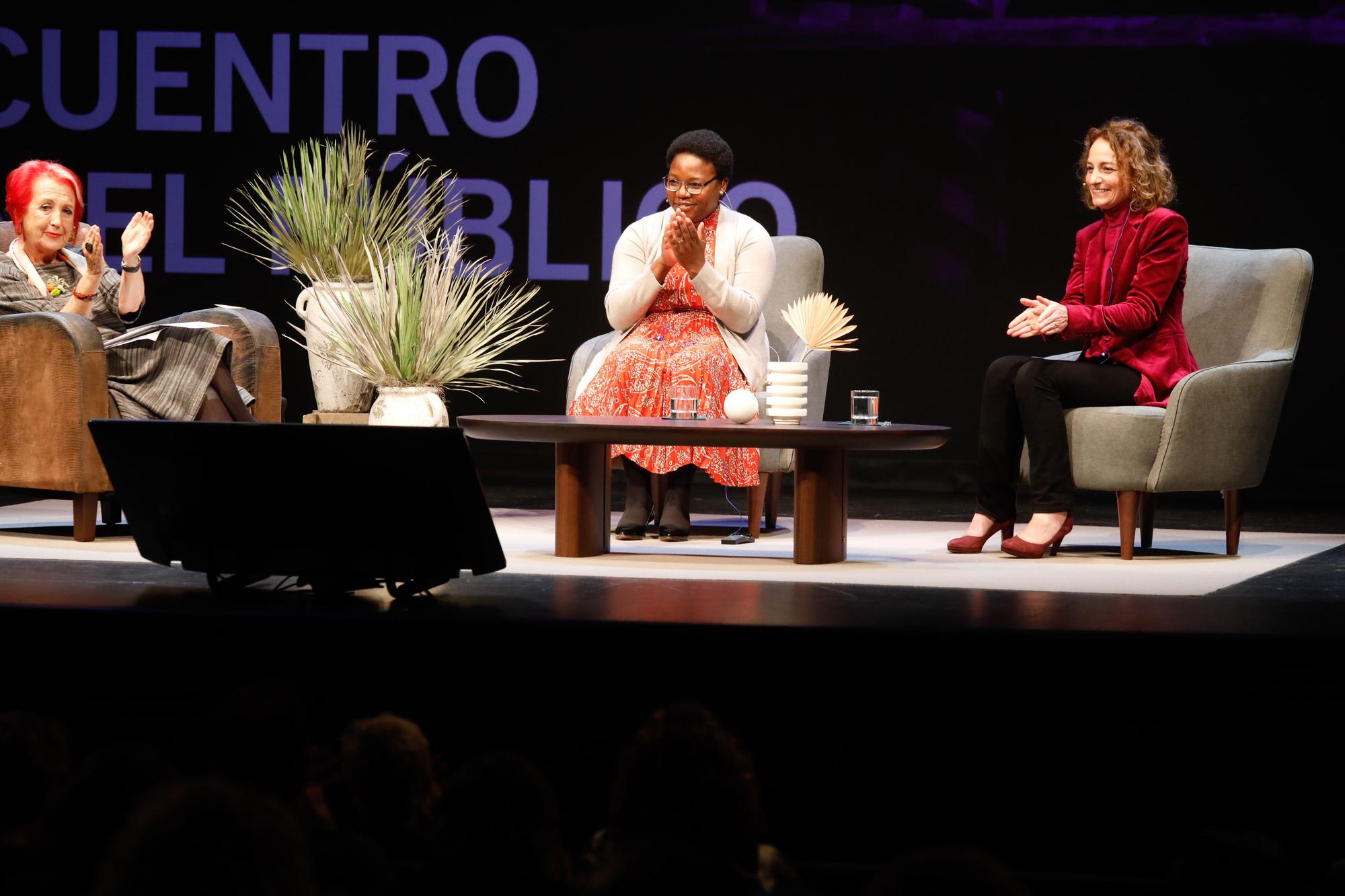 Lucas Lake y Fiona Mavhinga, de CAMFED, en el Palacio Valdés de Avilés: "Sólo puedes soñar cuando puedes estudiar"