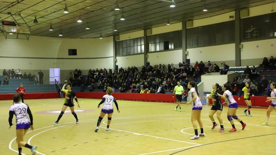 El Elda Prestigio volvió a jugar en la polideportiva.