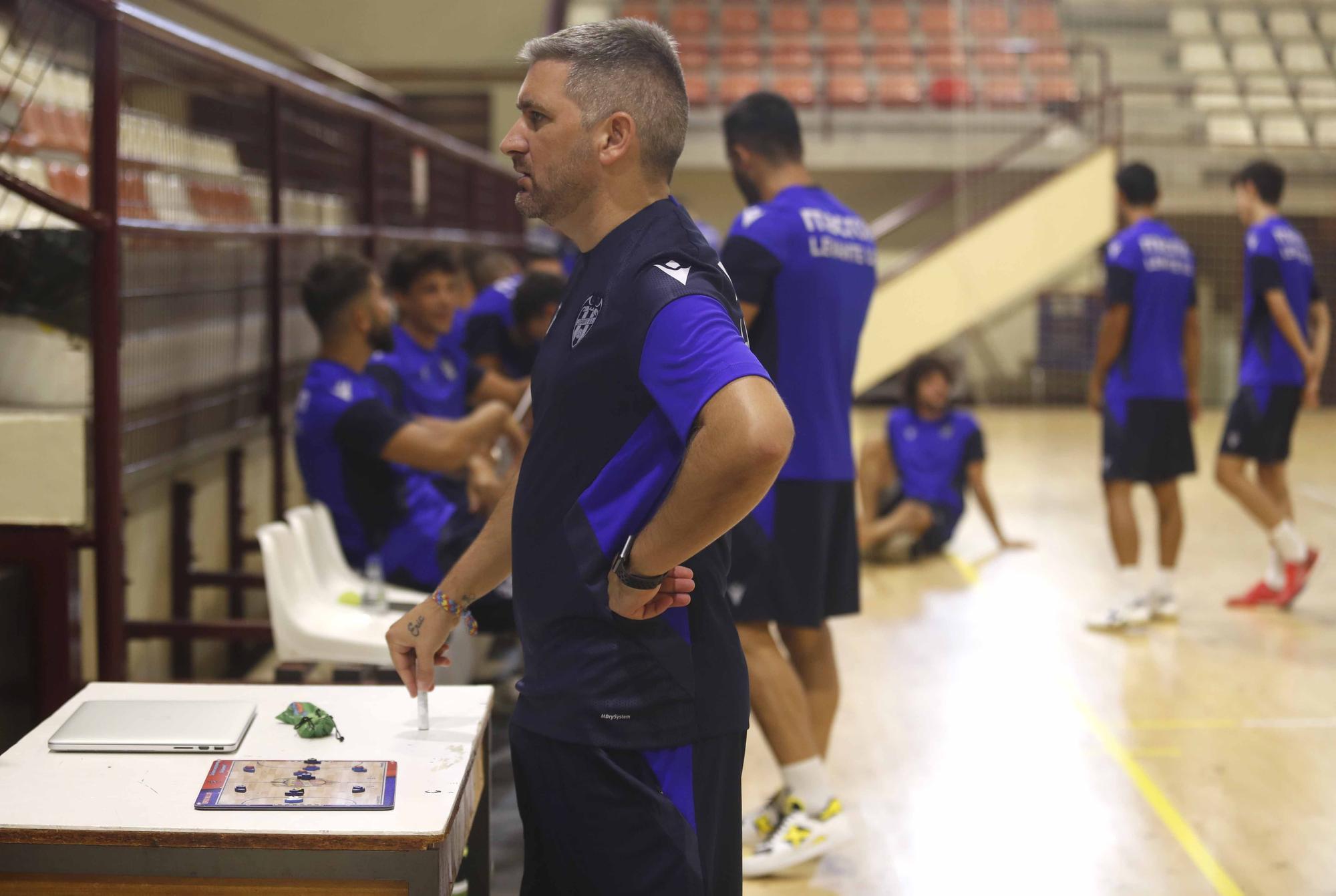 Primera sesión de trabajo para el Levante UD FS