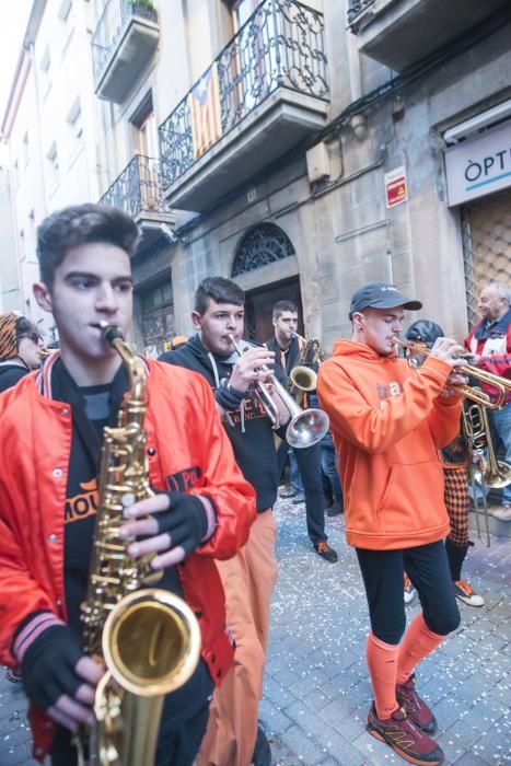 Set mil persones desborden els carrers de Sallent en un Carnaval multitudinari