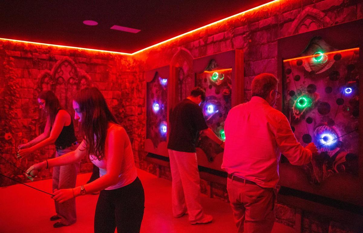 Así es GameSide, el nuevo complejo de ocio inmersivo de Terrassa con juegos de acción, QuizShow y karaoke