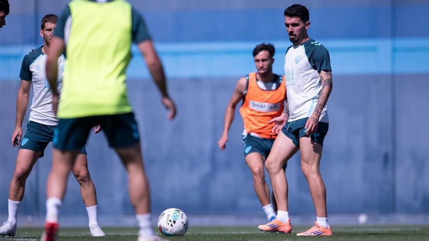 El Málaga CF sigue afinando su visita a Ceuta con Dani Lorenzo al alza