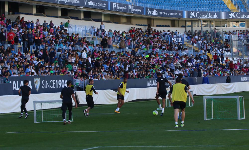 El equipo blanquiazul abre la grada de La Rosaleda a miles de niños de varios colegios de Málaga.