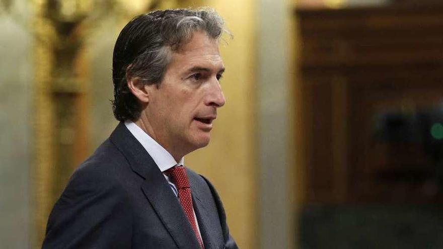 El ministro de Fomento, Íñigo de la Serna, en el Congreso. // Agencias